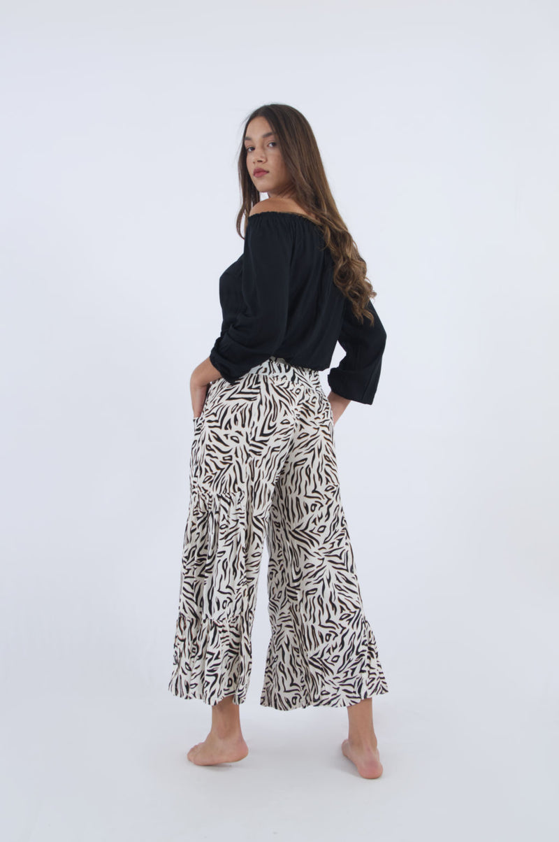 Ladies pull on trousers in zebra print. Flowy rayon summer trousers 3/4 length.